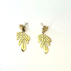 Gold Leaf Dangle Earrings Tropical Vacation Office Modern NWT